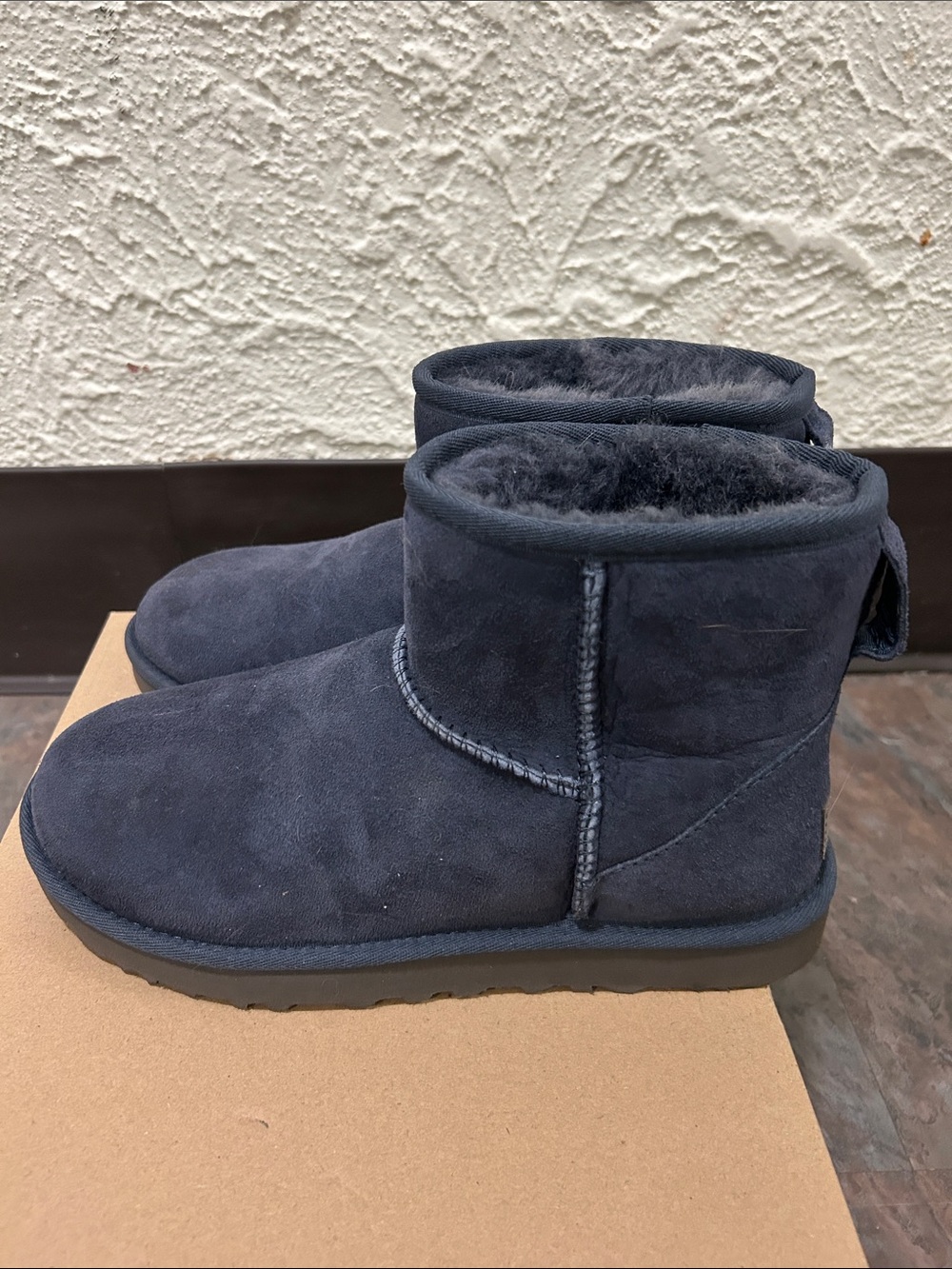 Women’s MINI II UGG Navy Short Suede Boot with Plush Shearling Size 7 EXCELLENT - Picture 7 of 16